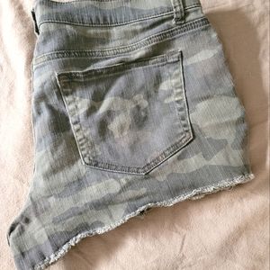 Camouflage Mudd shorts